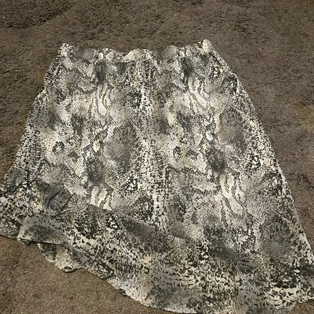 All Worthy Snakeskin Print Asymmetrical Hem Skirt Size 1xl